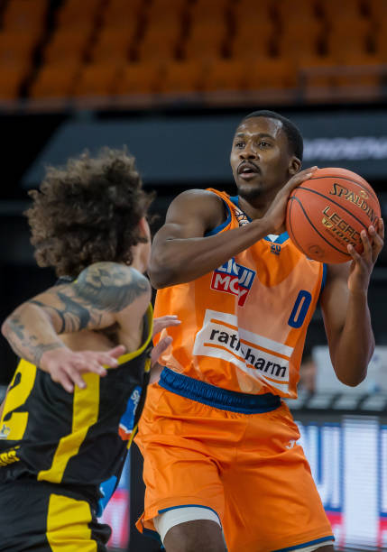 在进攻端缺 在进攻端缺